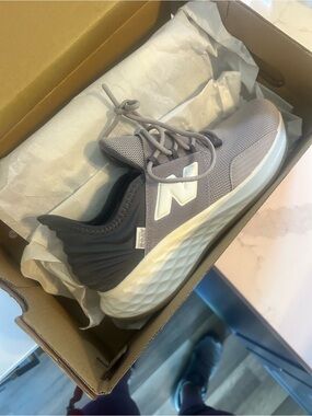 New Balance women’s Gray Mesh Running Sneakers